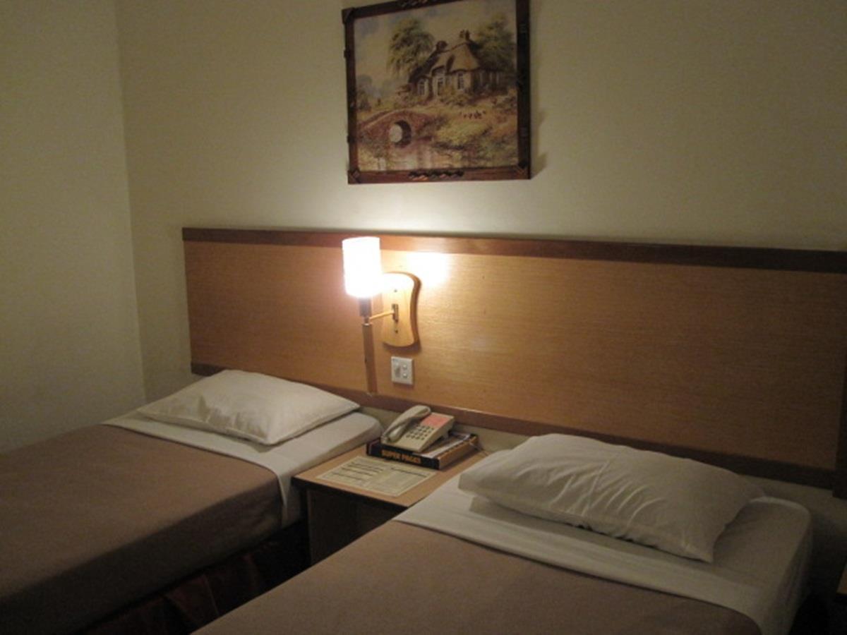 Hotel Sri Sutra - Sungai Buloh Petaling Jaya Esterno foto