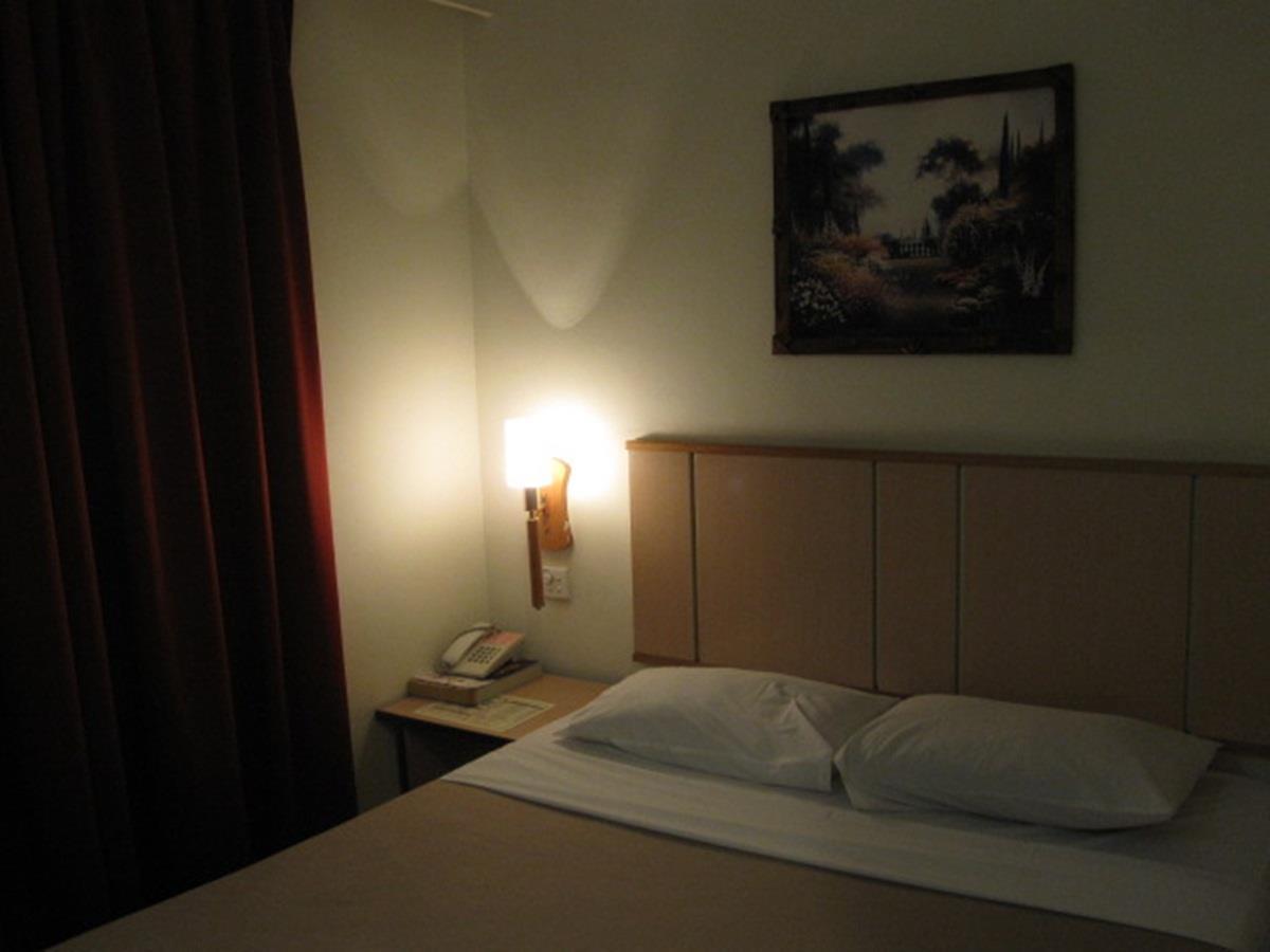 Hotel Sri Sutra - Sungai Buloh Petaling Jaya Esterno foto